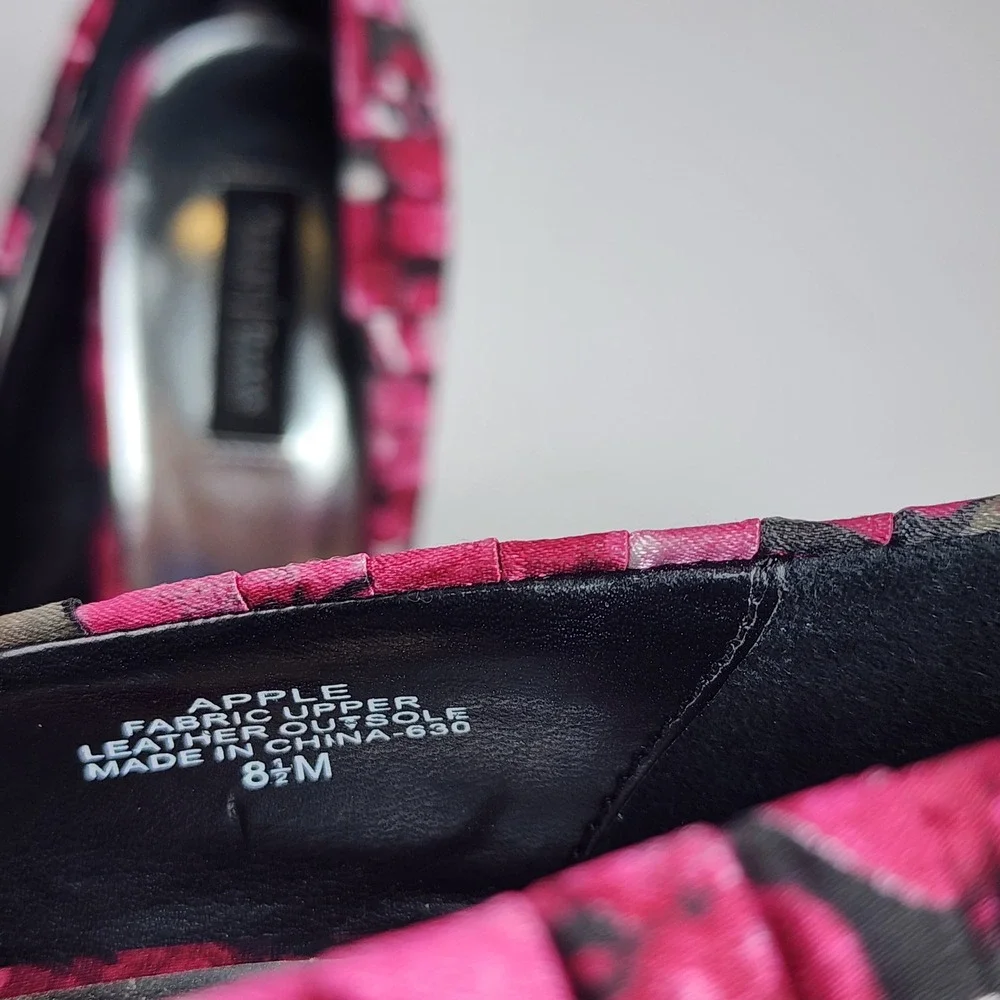 White House Black Market Apple‎ Floral Peep Toe Pumps Pink Black Pleated 8.5M